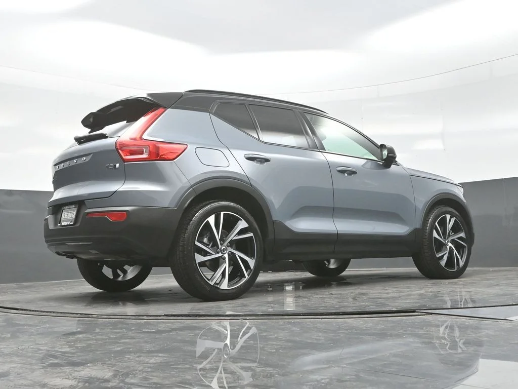 Used 2021 Thunder Gray Metallic Volvo R-Design image 24