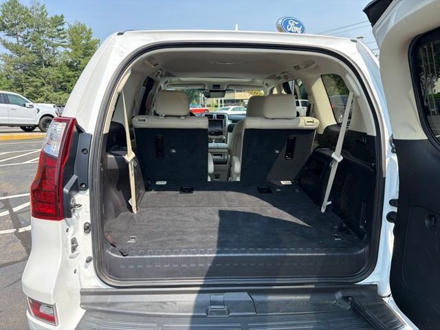 Used 2021 White Lexus 460 image 32