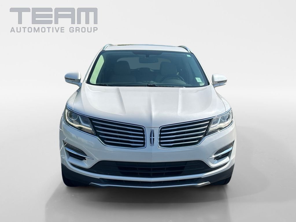 Used 2017 White Lincoln Select image 2