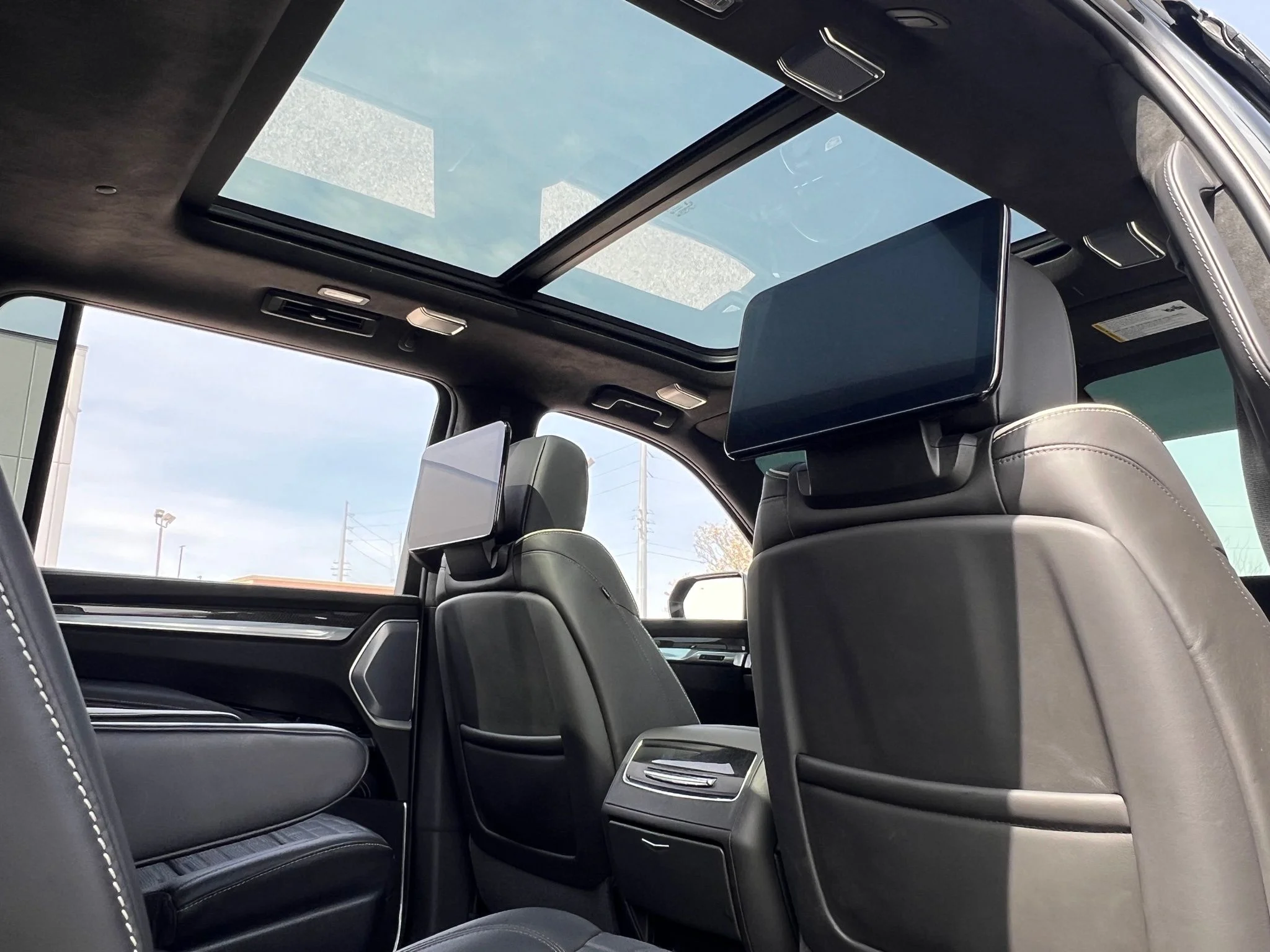 Used 2025 Black Cadillac V-Series image 27