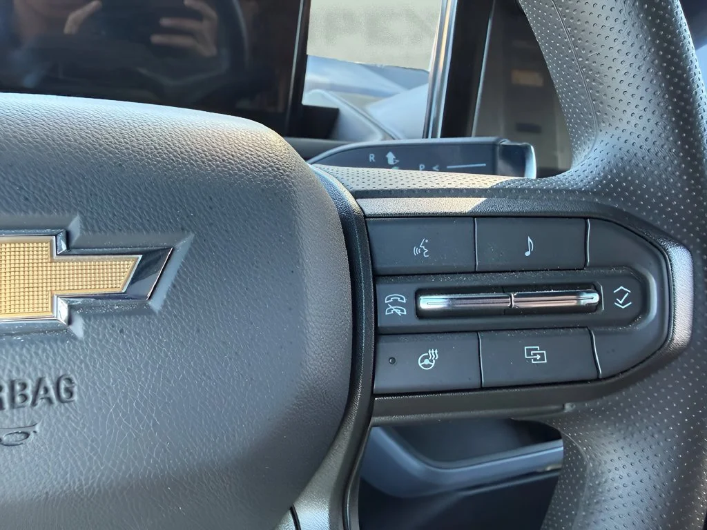 Used 2025 Oyster White Chevrolet AWD 400 image 16
