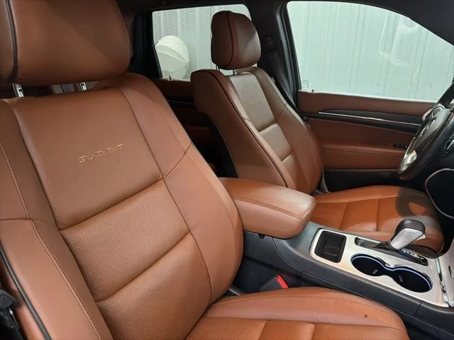 Used 2020 Diamond Black Crystal Pearlcoat Jeep Summit image 20