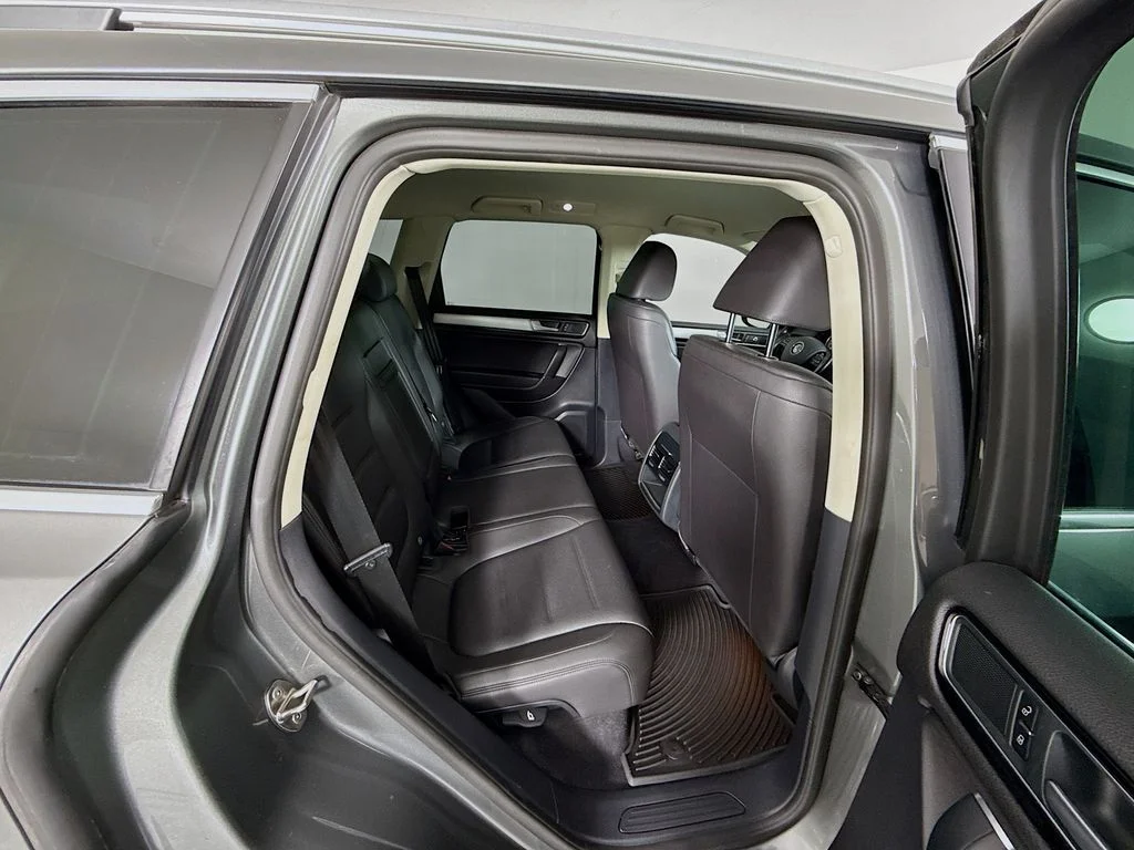 Used 2016 Gray Metallic Volkswagen VR6 FSI image 28