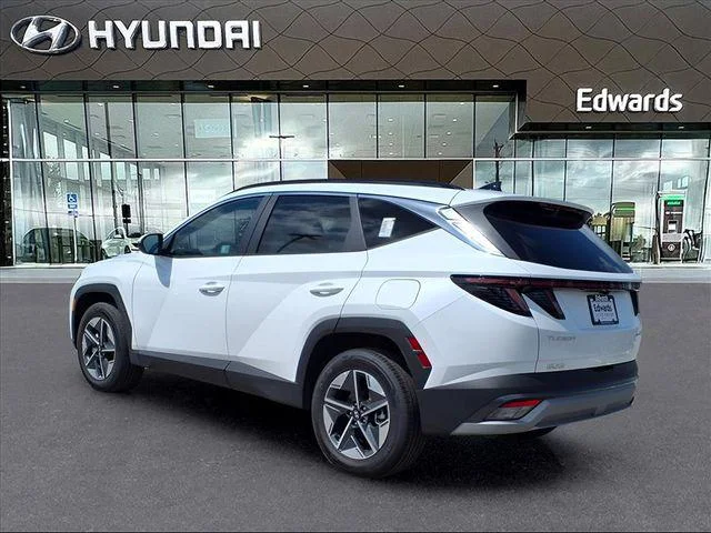 New 2025 White Hyundai SEL Convenience image 4