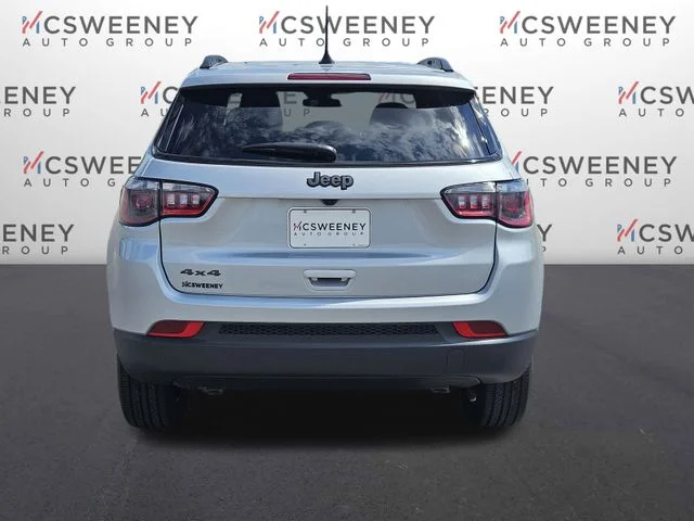 New 2026 Silver Zynith Metallic Clear-Coat Exterior Paint Jeep Latitude image 4