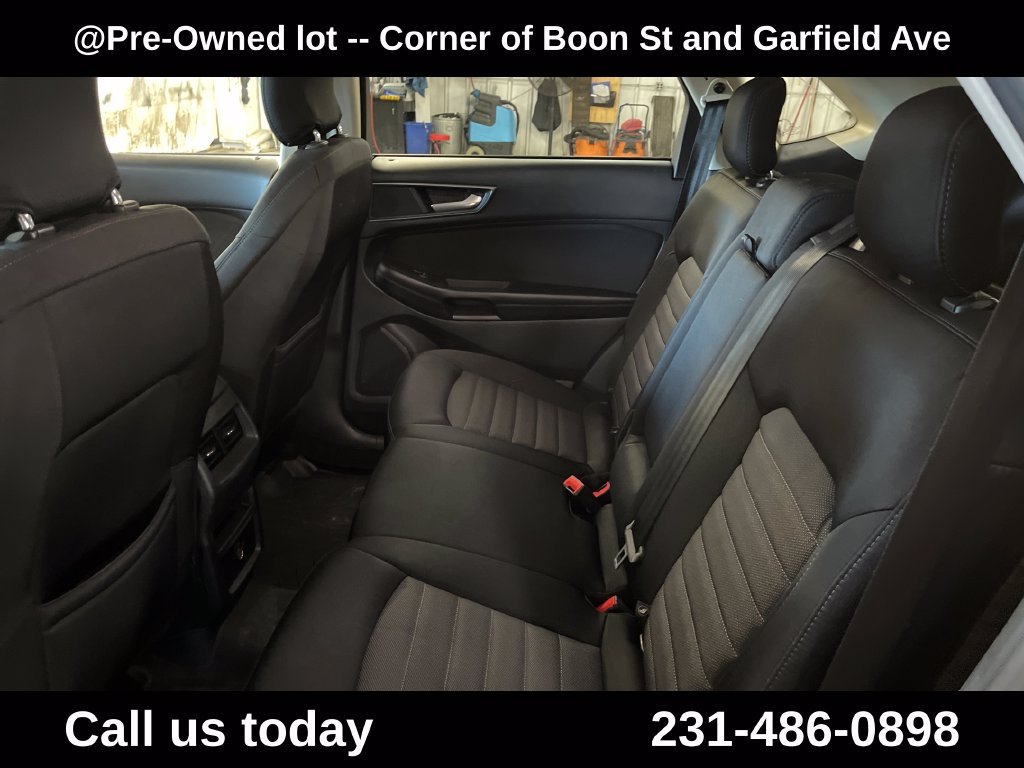 Used 2016 Gray Ford SE image 25