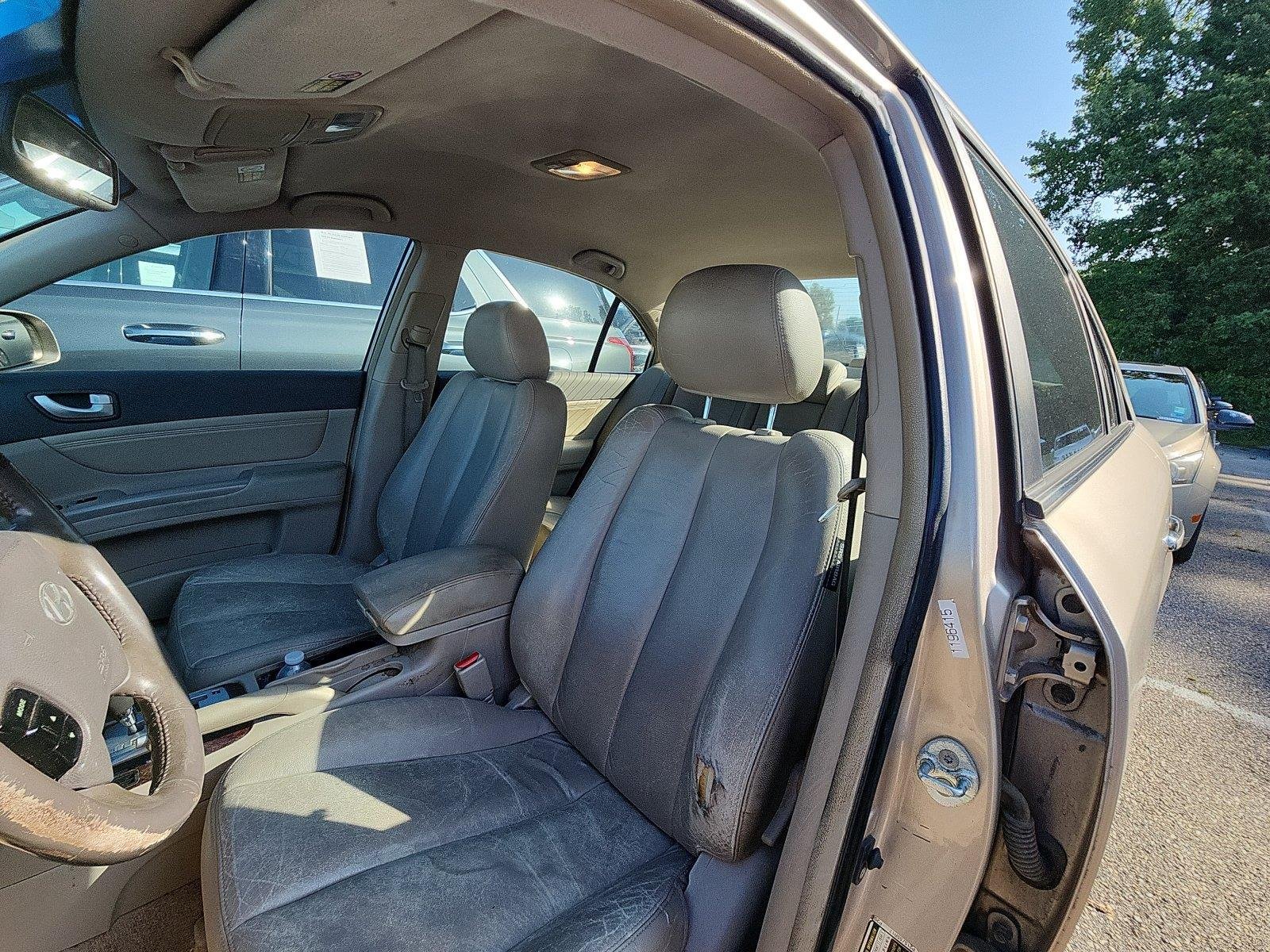 Used 2008  Hyundai SE image 16