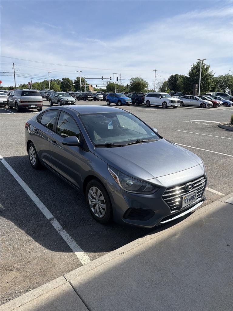 Used 2020 Urban Gray Hyundai SE image 1