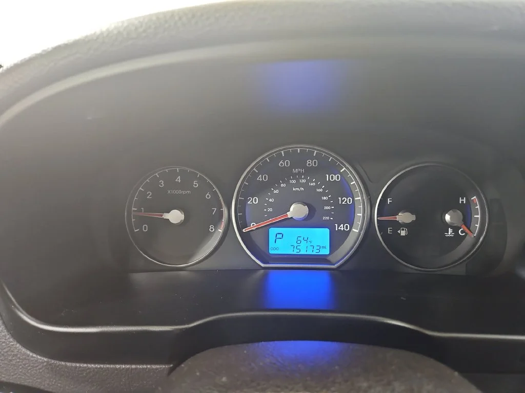 Used 2012 White Hyundai GLS image 25