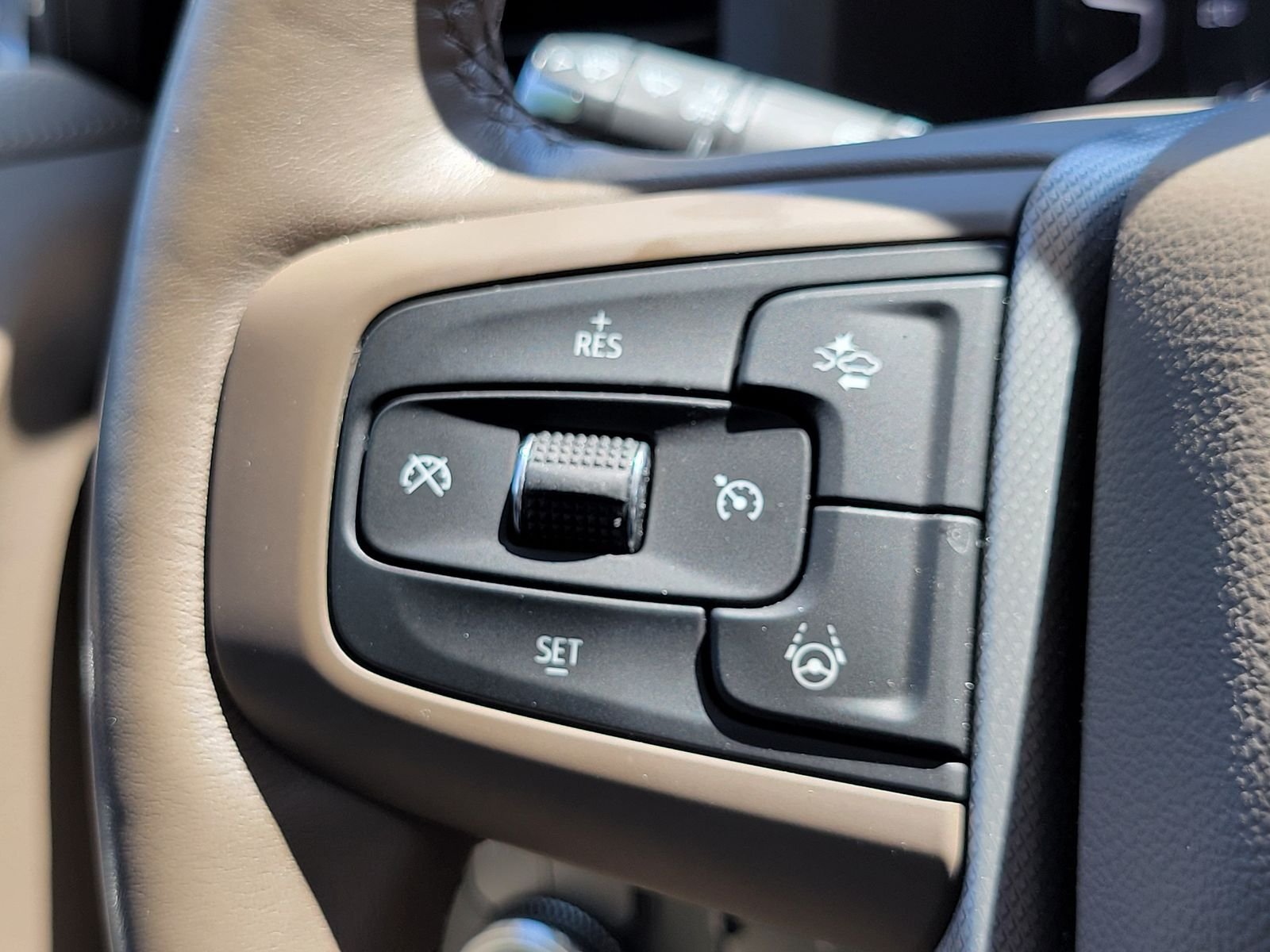 Used 2024 White GMC Denali image 17