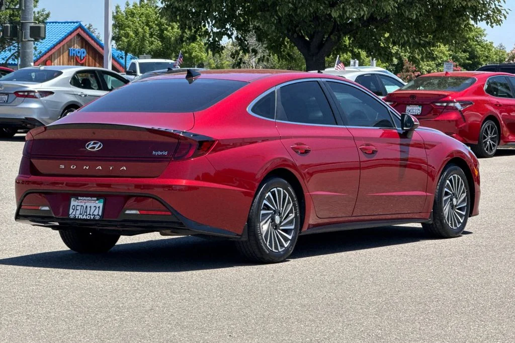 Used 2023 Red Hyundai SEL image 5