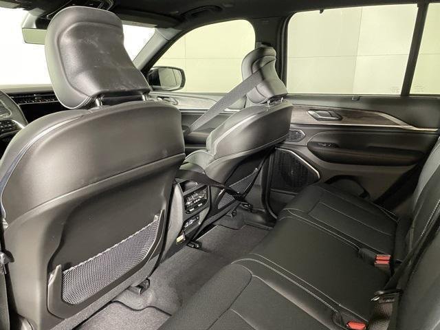 2025 Jeep Grand Cherokee Overland - Photo 10