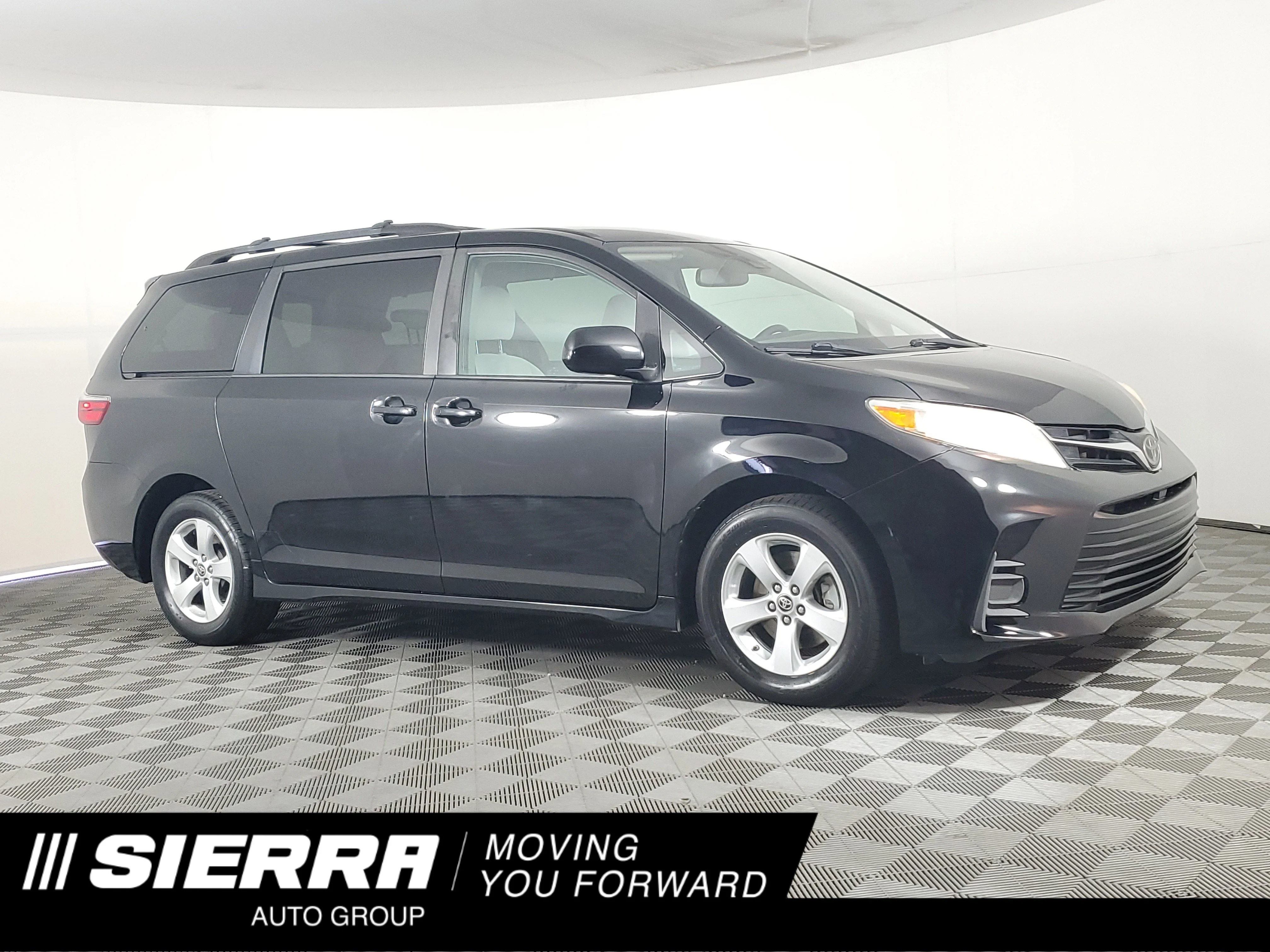 2020 Toyota Sienna LE V6 8-Passenger FWD's photo