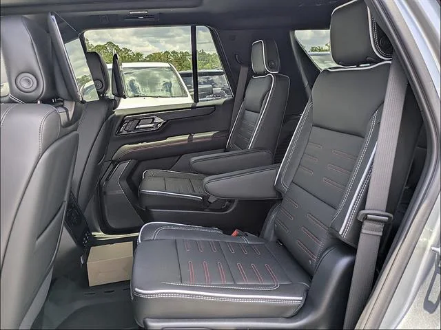 2026 GMC Yukon AT4 Ultimate - Photo 17