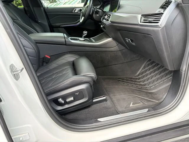 Used 2023 White BMW sDrive40i image 13
