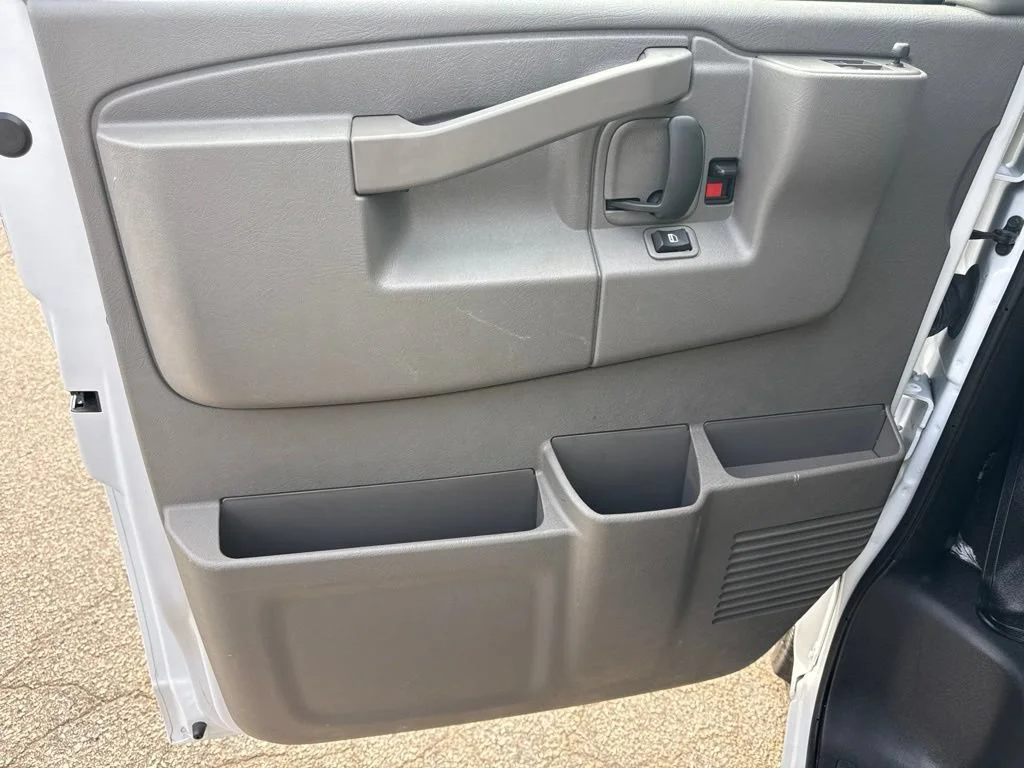 Used 2025 Summit White GMC LT image 19