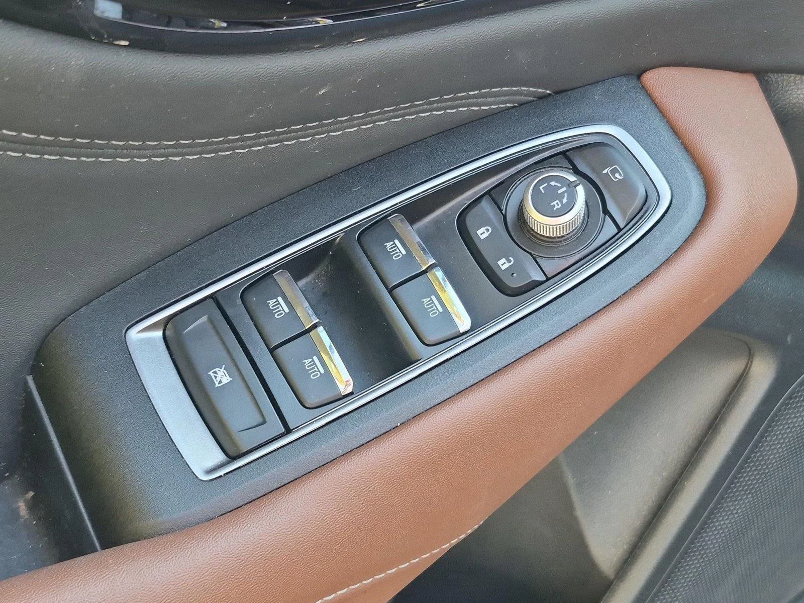 Used 2025  SUBARU TOUR image 15