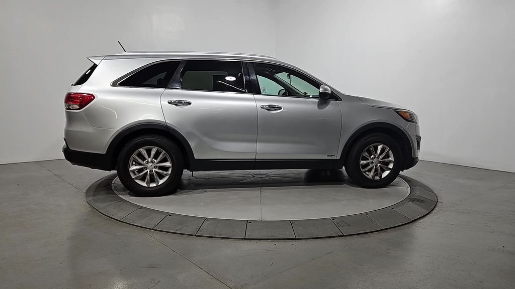 Used 2017 Silver Kia LX image 7