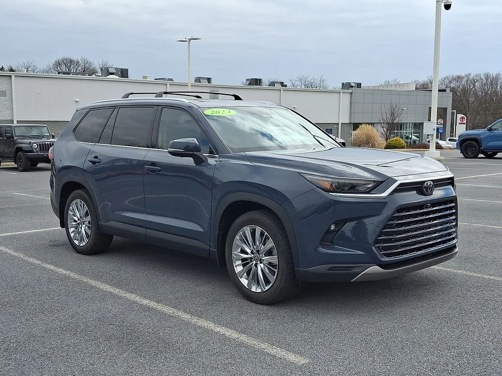 Used 2024 White Toyota Platinum image 3