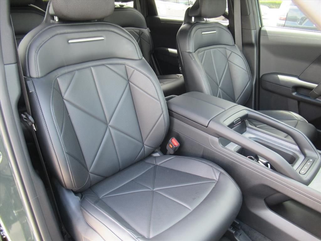 Used 2027 Black Kia SX image 9