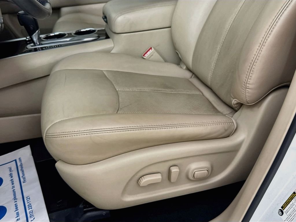 Used 2016 Pearl White Nissan Platinum image 25