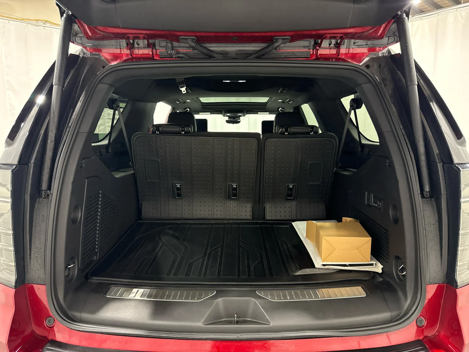 2025 Chevrolet Suburban Premier - Photo 17