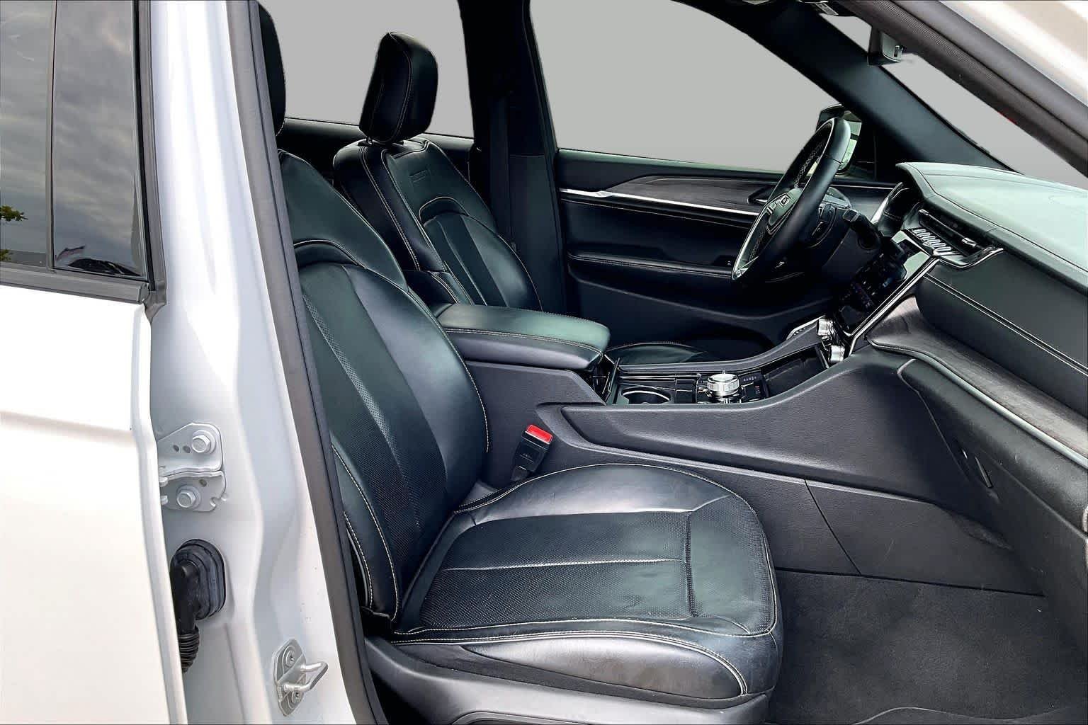 Used 2022 Bright White Clearcoat Jeep Overland image 9