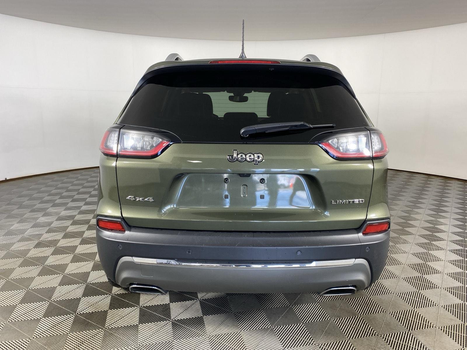 Used 2019 Olive Green Pearlcoat Jeep Limited image 6