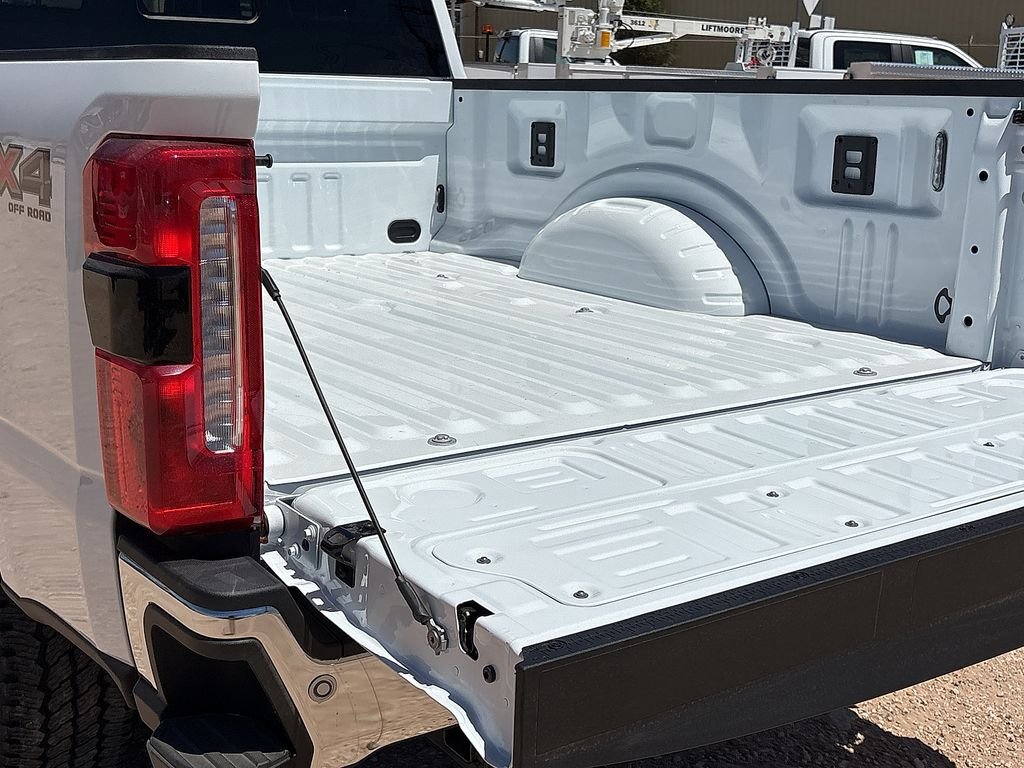 New 2026 Oxford White Ford F-250® Lariat® image 15