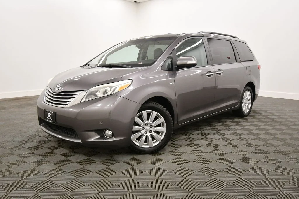 Used 2017 Toyota Sienna Limited with VIN 5TDDZ3DC1HS168011 for sale in Rochester, Minnesota