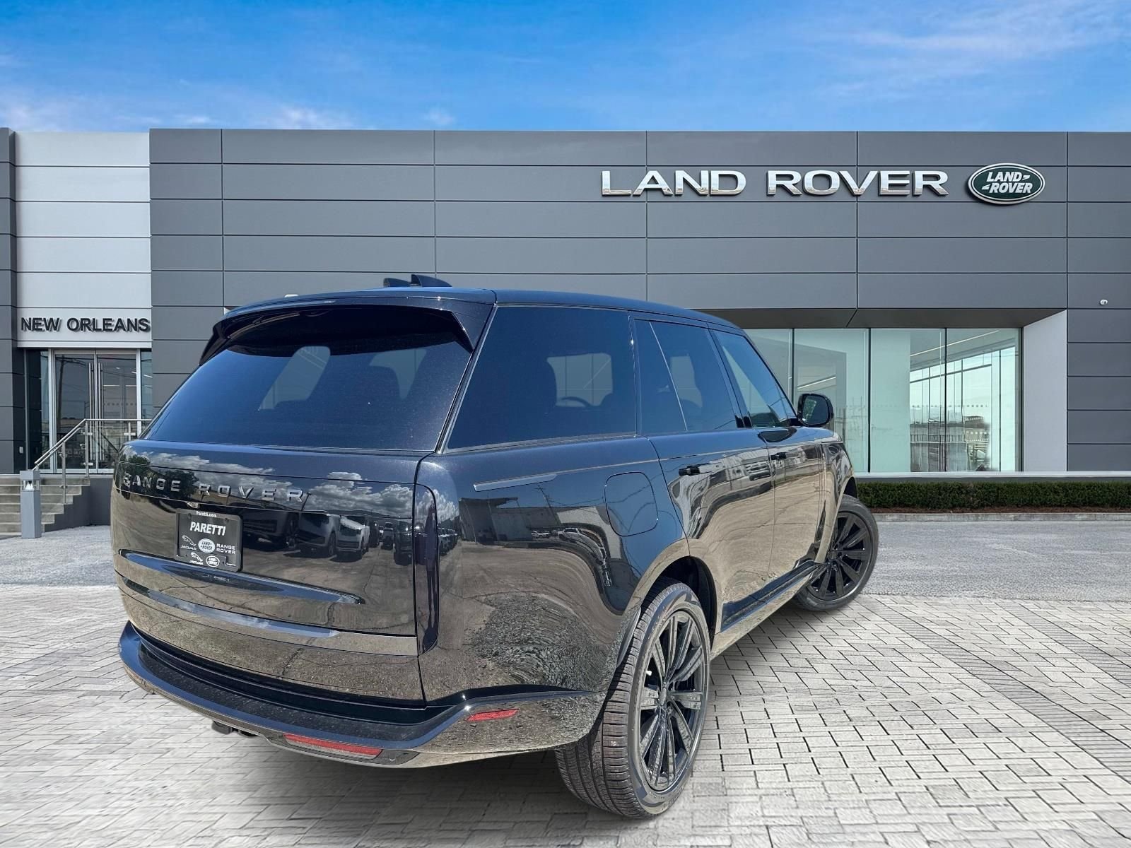 New 2026 Santorini Black Land Rover SE image 5