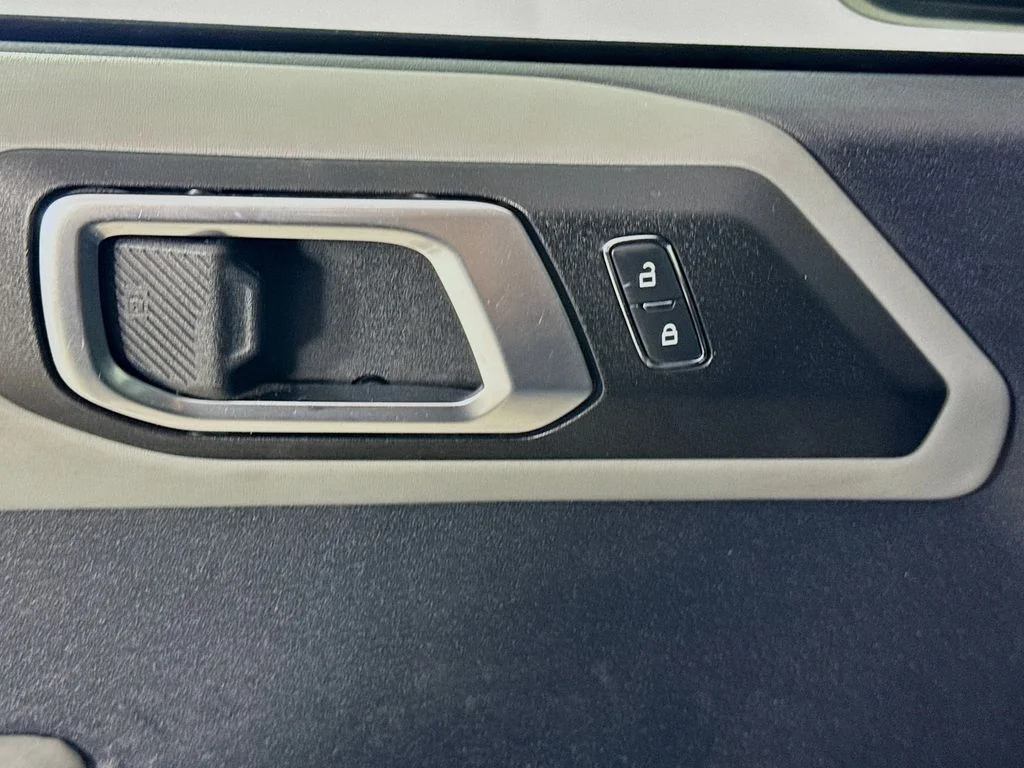 Used 2022 Gray Ford Badlands image 17