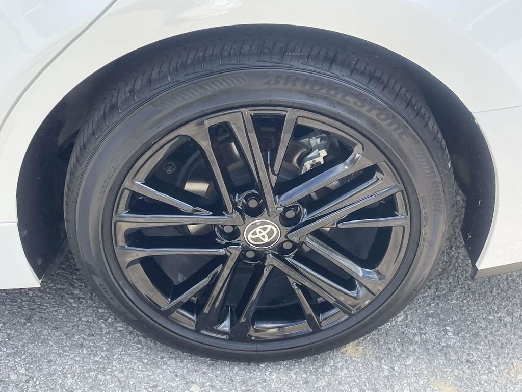 Used 2025  Toyota SE image 9