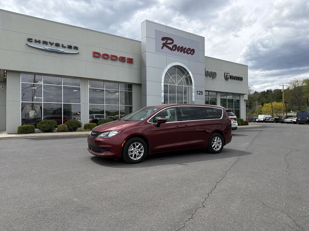 2023 Chrysler Voyager LX's photo