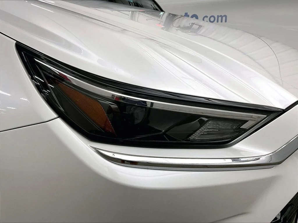 Used 2025 Beige Toyota XLE image 34
