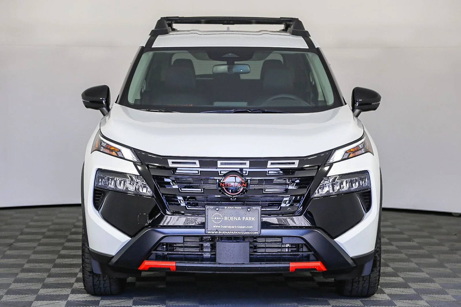 New 2025 Everest White TriCoat Nissan Rock Creek® image 4