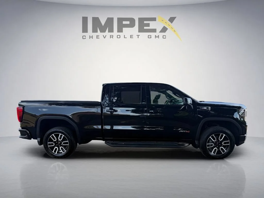 Used 2025 Onyx Black GMC AT4 image 7