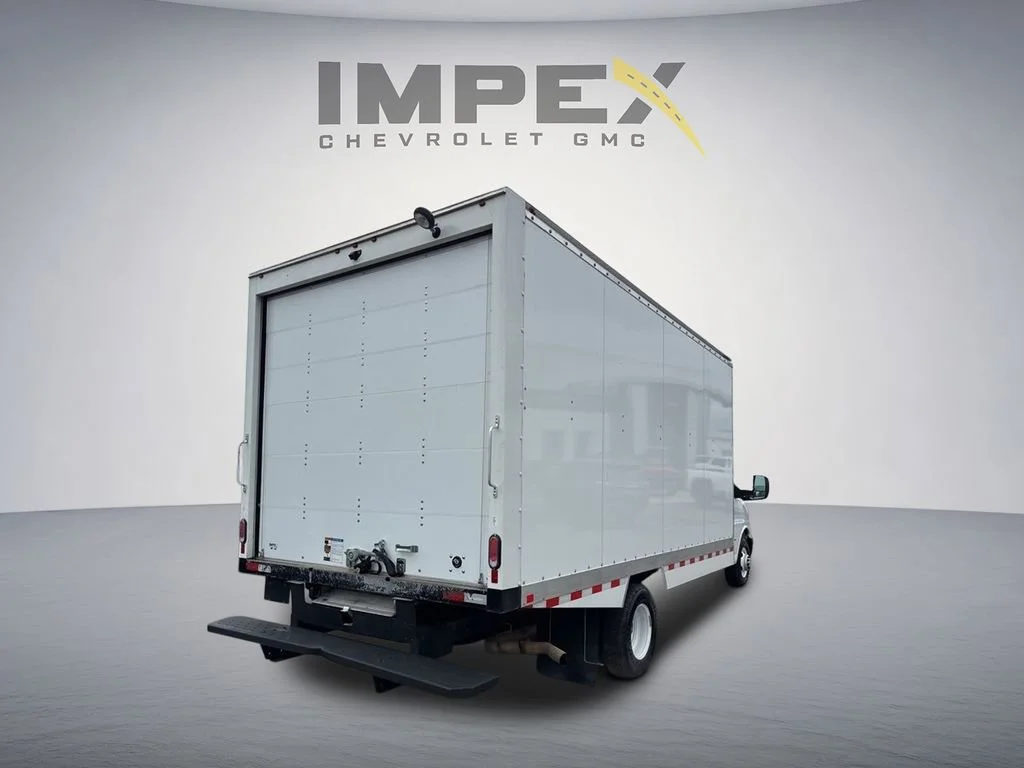Used 2024 Summit White Chevrolet 1WT image 5