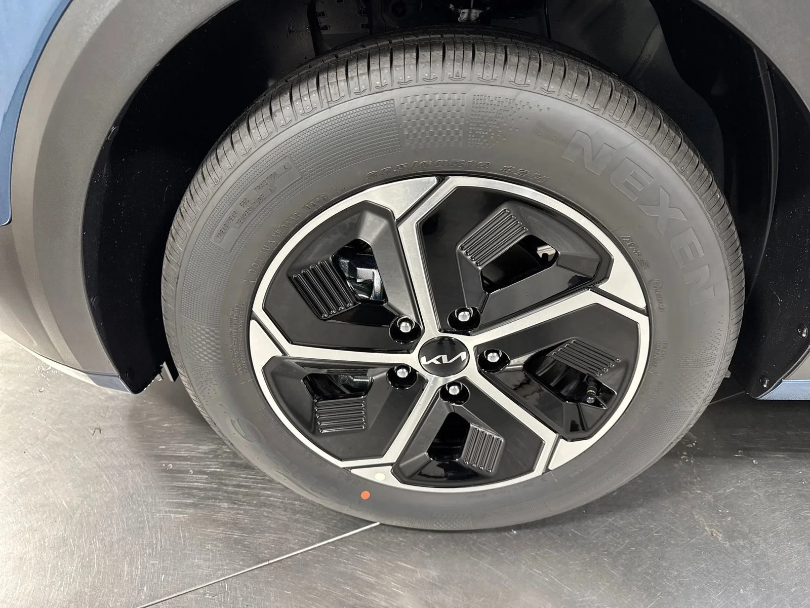 New 2026 Mineral Blue Kia EX image 2