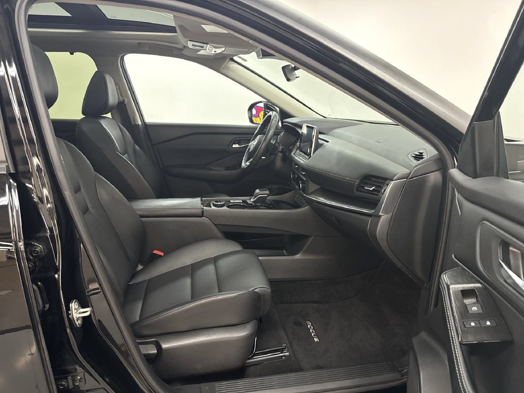 Used 2024 Super Black Nissan SV image 16