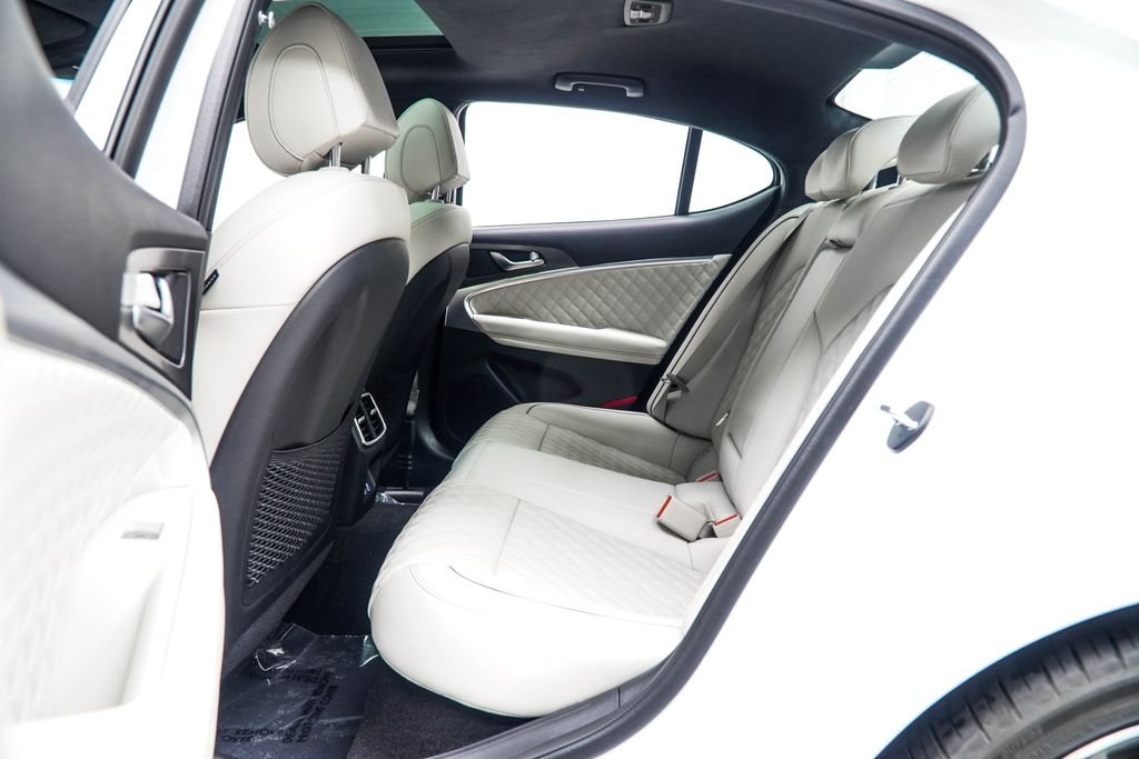 Used 2025 White Genesis 3.3T Sport Advanced image 18