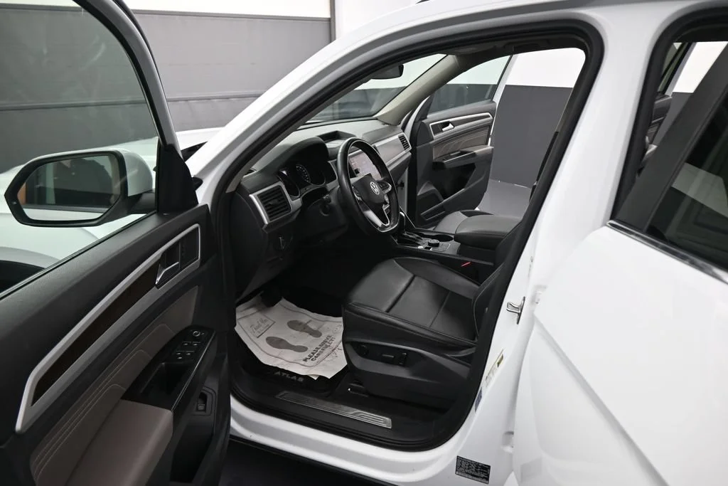 Used 2021 White Volkswagen 3.6L V6 SE w/Technology image 40