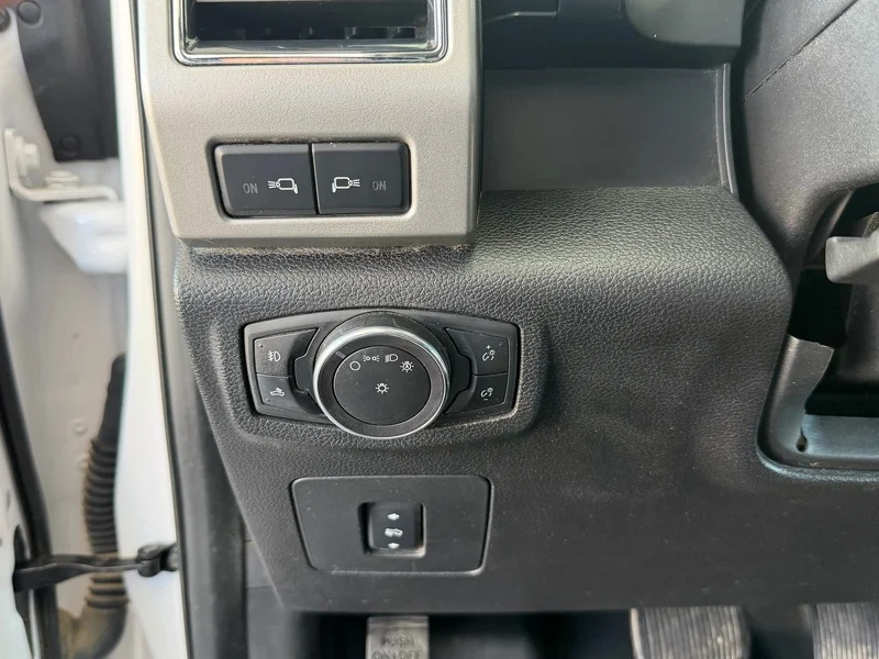 Used 2017 White Platinum Me Ford XL image 14