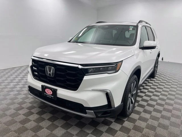 Used 2023 White Honda Touring image 2