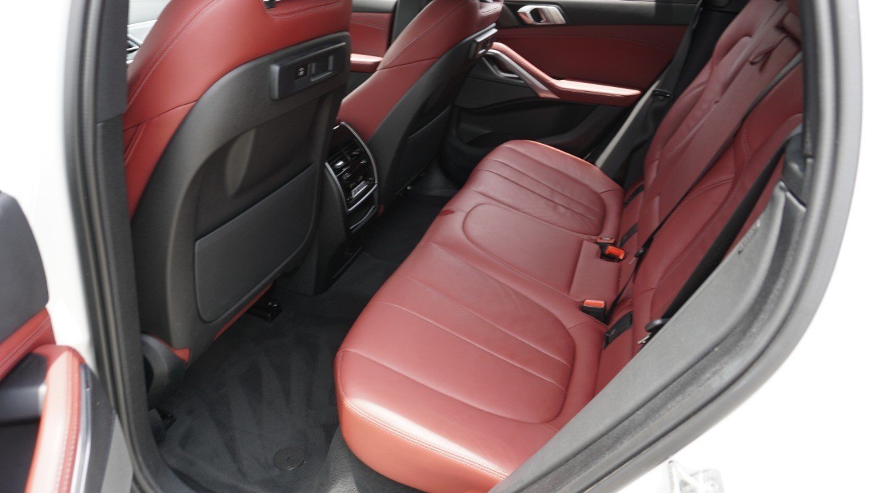 Used 2022 White BMW xDrive40i image 31