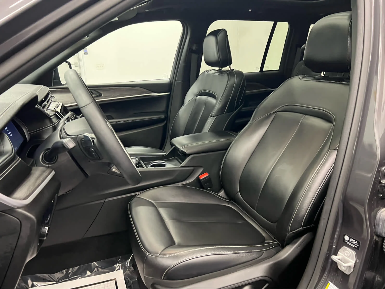 Used 2024 Baltic Gray Metallic Clearcoat Jeep  image 6