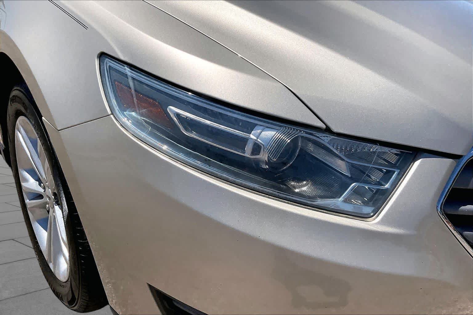 Used 2018 White Gold Metallic Ford SEL image 26