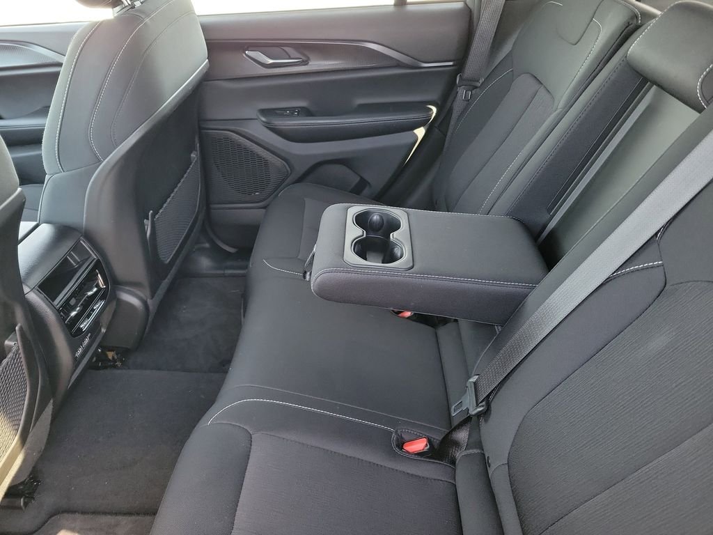 Used 2024 White Jeep Laredo image 11