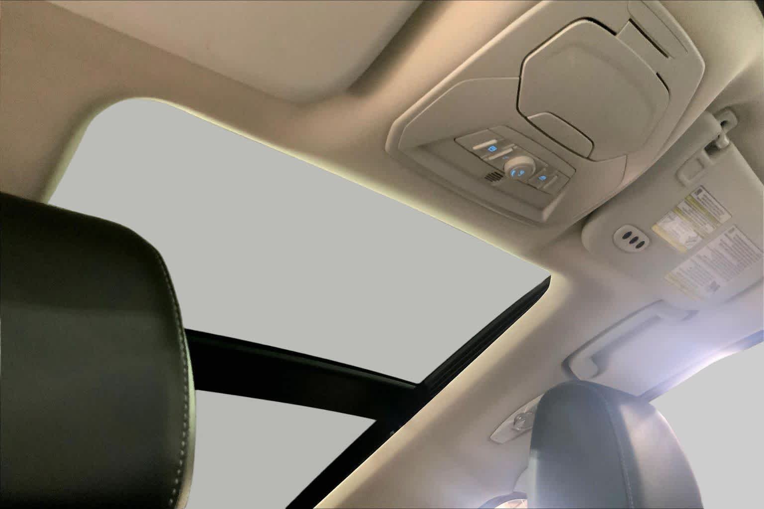 Used 2014 White Platinum Metallic Tri-Coat Ford Titanium image 14