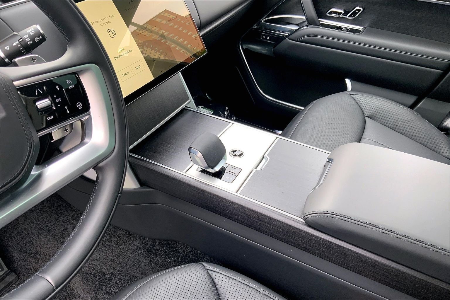 New 2026 Fuji White Land Rover SE 7 Seats image 7